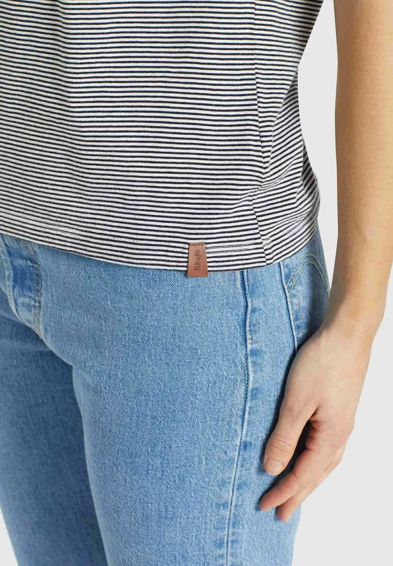 Khujo Femme BABSI T Shirt Imprimé Schwarz Weiß Gestreift 8 Khujo Femme BABSI T Shirt Imprimé Schwarz Weiß Gestreift – Image 6
