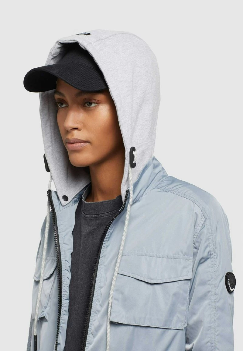 Khujo FLAMES Veste Légère Blaugrau Hell Femme 6 Khujo FLAMES Veste Légère Blaugrau Hell Femme – Image 4